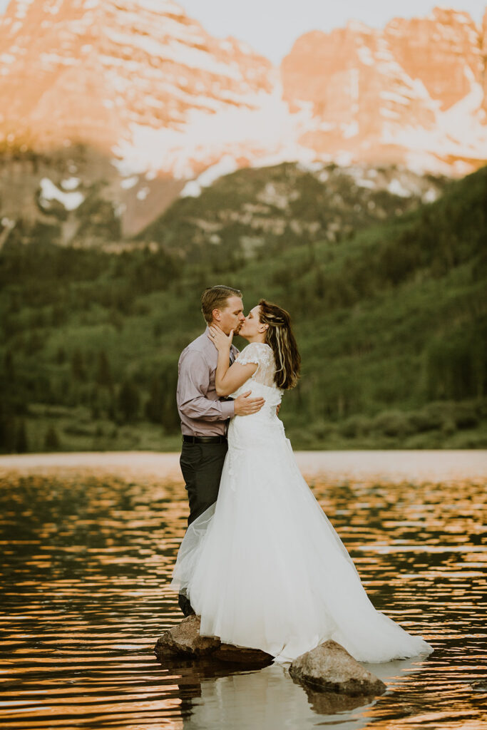 Maroon Bells elopement photographer capturing a couple at sunrise