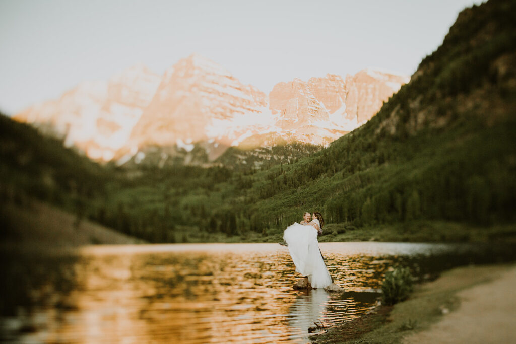 Timeless Maroon Bells wedding portraits with Aspen's iconic mountain backdrop
