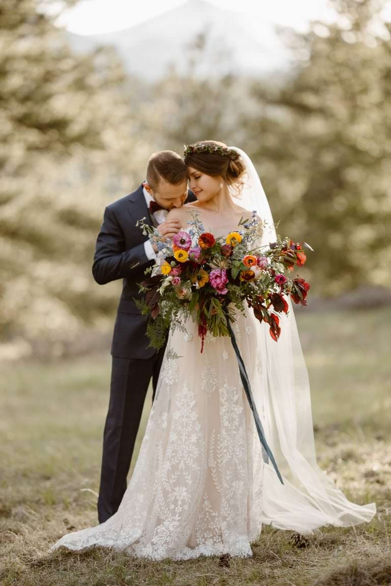 JUSTYNA E BUTLER PHOTOGRAPHY | WEDDINGS + ELOPEMENTS 2019 JUSTYNA E BUTLER PHOTOGRAPHY | ADVENTURE WEDDINGS + ELOPEMENTS 2019 in REVIEW FEATURED ON GREEN WEDDING SHOES | AS SEEN ON JUNEBUG WEDDINGS | Rocky Mountain BRIDE