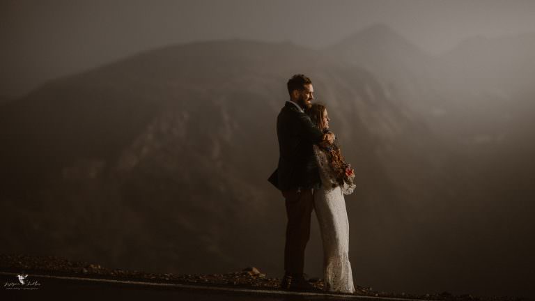 So, how do we elope in a National park? Colorado Elopement Photographer, Justyna E Butler Photography is sharing her secrets.