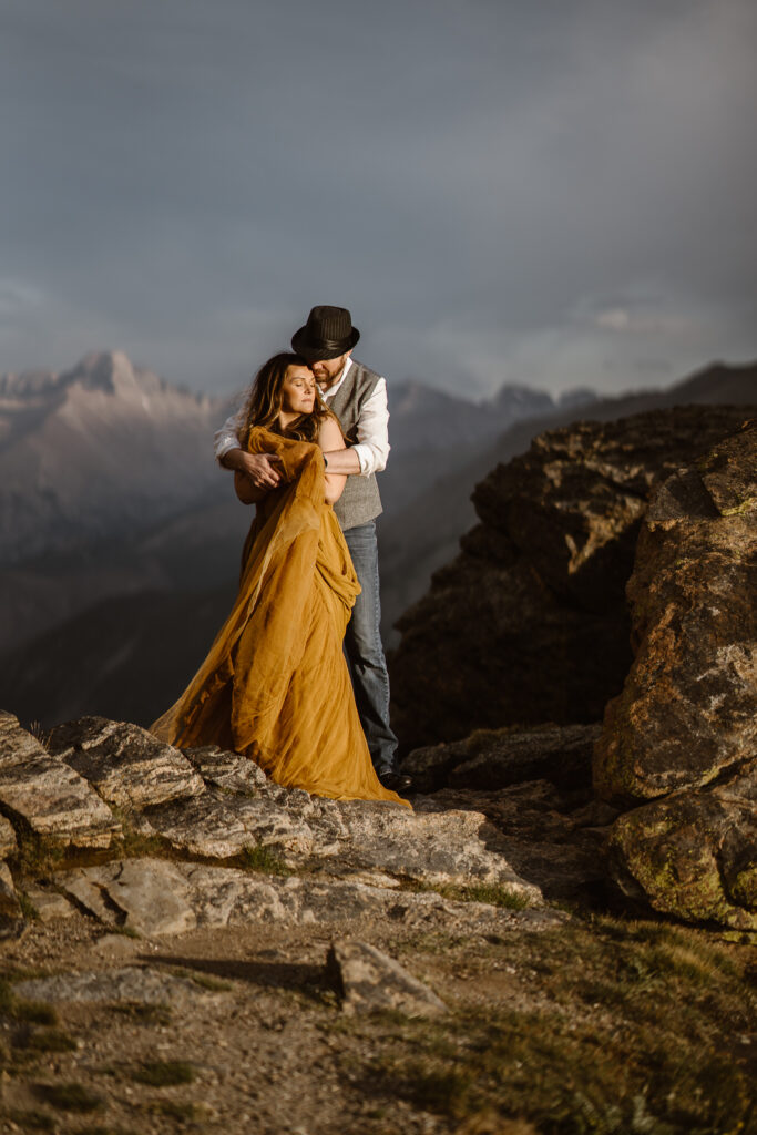 Colorado elopement photographer capturing intimate mountain weddings and adventure elopements with timeless, golden-hour artistry.