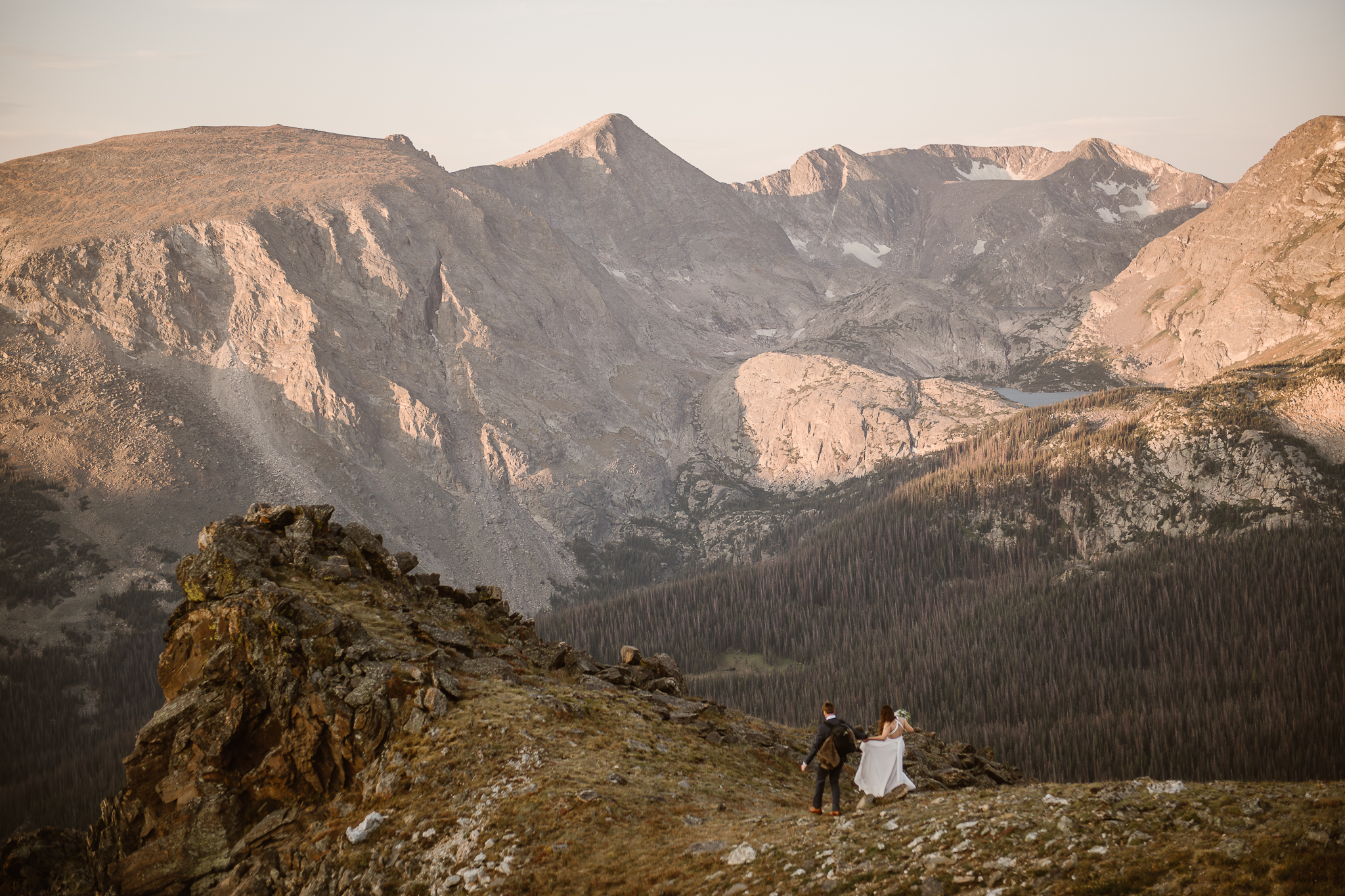 Justyna E. Butler | Colorado Elopement Photographer SPECIALIZING IN CINEMATIC ADVENTURE ELOPEMENTS, HIKING ELOPEMENTS & INTIMATE MOUNTAIN WEDDINGS IN THE ROCKY MOUNTAINS & WORLDWIDE TEL:+17202190912