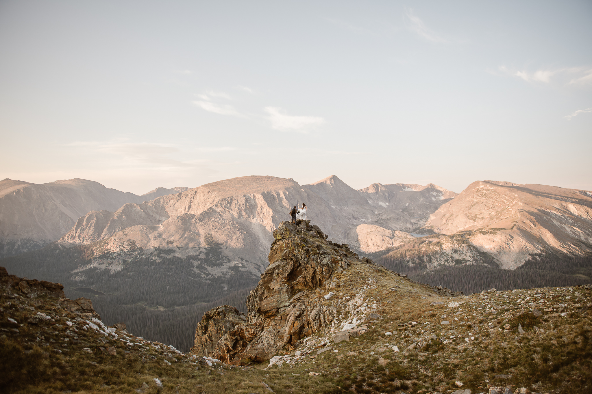 ustyna E. Butler | Colorado Elopement Photographer SPECIALIZING IN CINEMATIC ADVENTURE ELOPEMENTS, HIKING ELOPEMENTS & INTIMATE MOUNTAIN WEDDINGS IN THE ROCKY MOUNTAINS & WORLDWIDE TEL:+17202190912