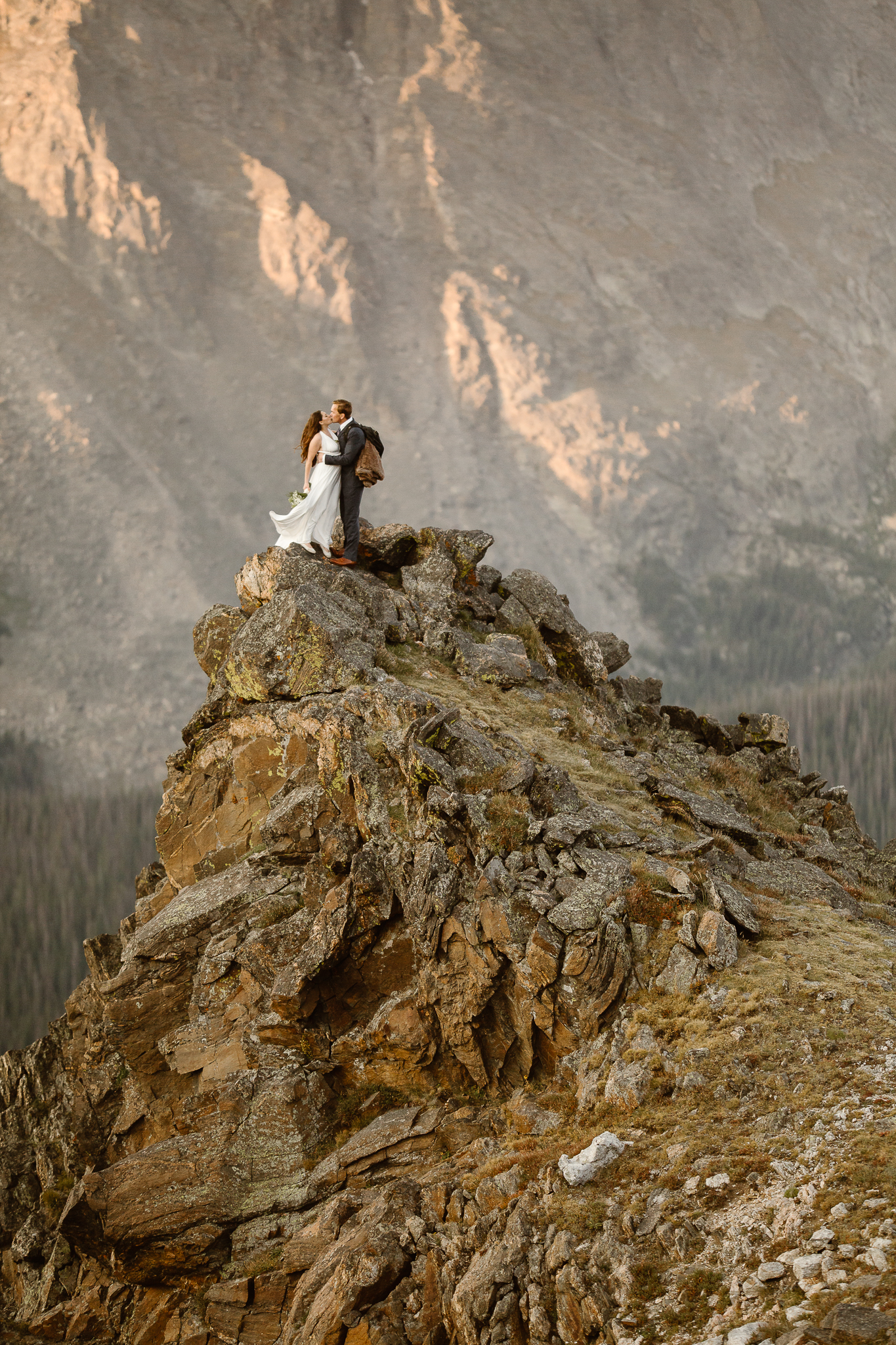 ustyna E. Butler | Colorado Elopement Photographer SPECIALIZING IN CINEMATIC ADVENTURE ELOPEMENTS, HIKING ELOPEMENTS & INTIMATE MOUNTAIN WEDDINGS IN THE ROCKY MOUNTAINS & WORLDWIDE TEL:+17202190912