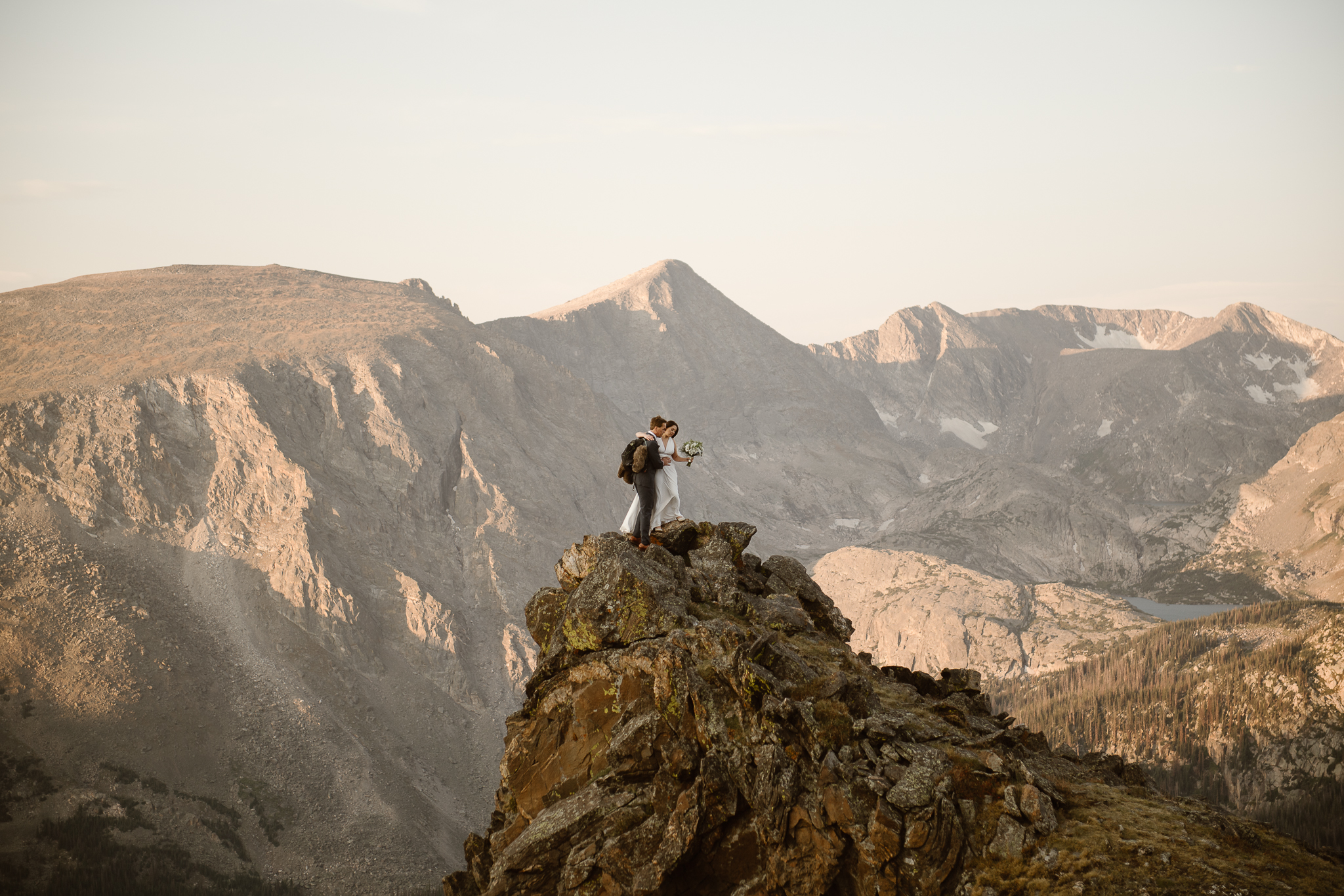 ustyna E. Butler | Colorado Elopement Photographer SPECIALIZING IN CINEMATIC ADVENTURE ELOPEMENTS, HIKING ELOPEMENTS & INTIMATE MOUNTAIN WEDDINGS IN THE ROCKY MOUNTAINS & WORLDWIDE TEL:+17202190912