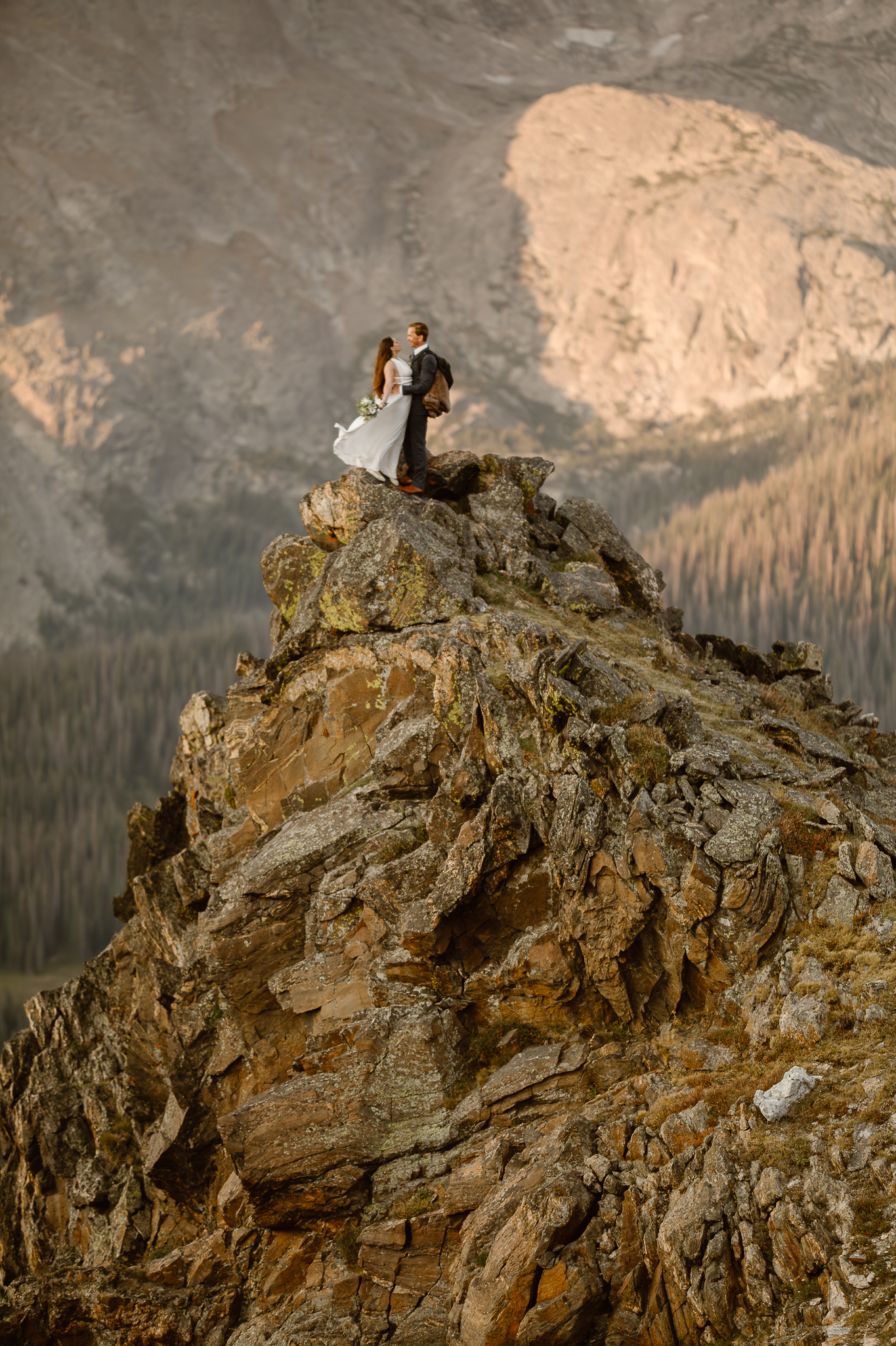 ustyna E. Butler | Colorado Elopement Photographer SPECIALIZING IN CINEMATIC ADVENTURE ELOPEMENTS, HIKING ELOPEMENTS & INTIMATE MOUNTAIN WEDDINGS IN THE ROCKY MOUNTAINS & WORLDWIDE TEL:+17202190912