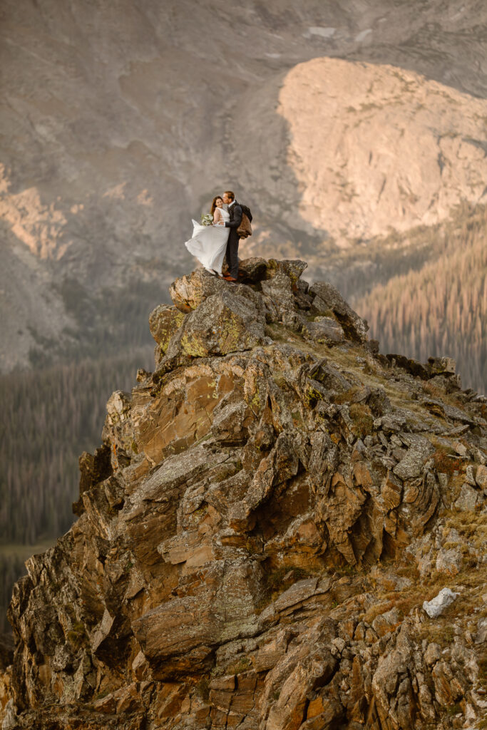 Justyna E. Butler | Colorado Elopement Photographer SPECIALIZING IN CINEMATIC ADVENTURE ELOPEMENTS, HIKING ELOPEMENTS & INTIMATE MOUNTAIN WEDDINGS IN THE ROCKY MOUNTAINS & WORLDWIDE TEL:+17202190912