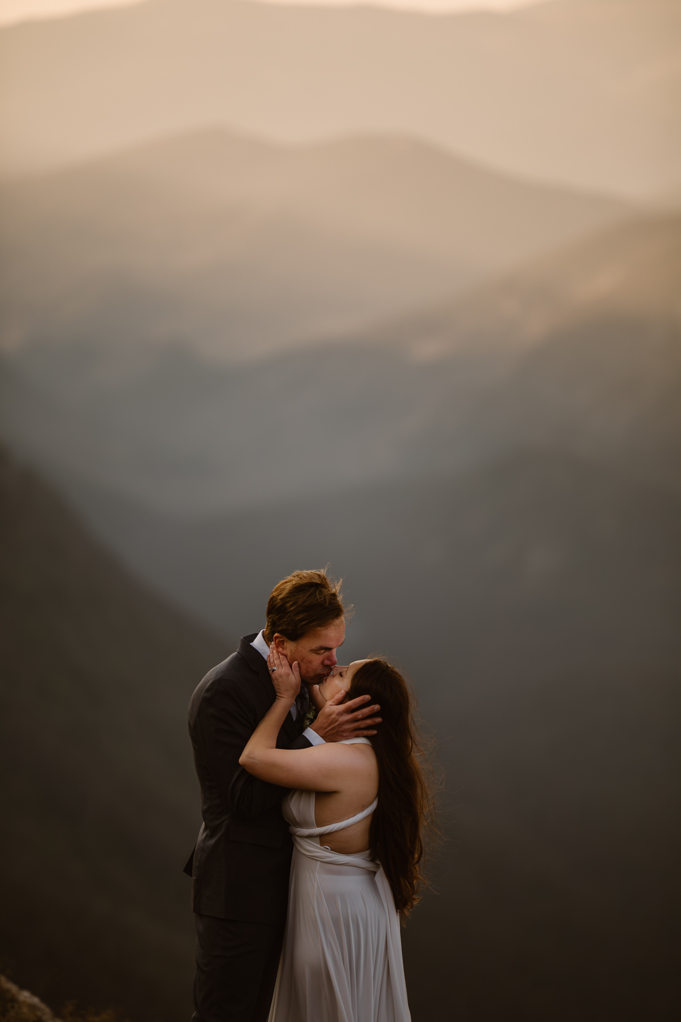 ustyna E. Butler | Colorado Elopement Photographer SPECIALIZING IN CINEMATIC ADVENTURE ELOPEMENTS, HIKING ELOPEMENTS & INTIMATE MOUNTAIN WEDDINGS IN THE ROCKY MOUNTAINS & WORLDWIDE TEL:+17202190912