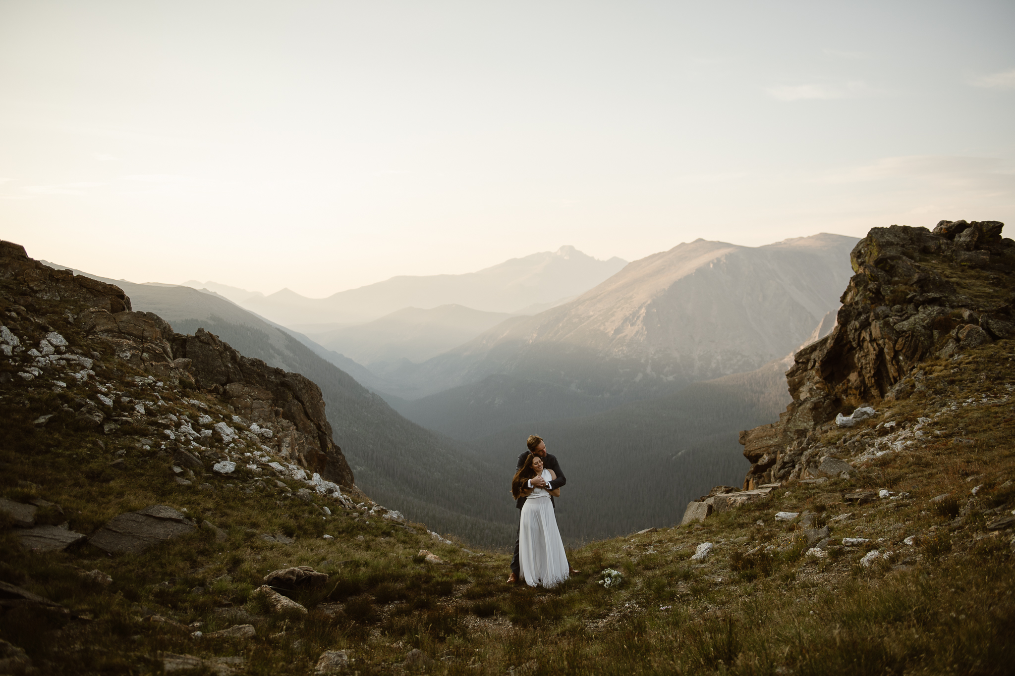 Justyna E. Butler | Colorado Elopement Photographer SPECIALIZING IN CINEMATIC ADVENTURE ELOPEMENTS, HIKING ELOPEMENTS & INTIMATE MOUNTAIN WEDDINGS IN THE ROCKY MOUNTAINS & WORLDWIDE TEL:+17202190912