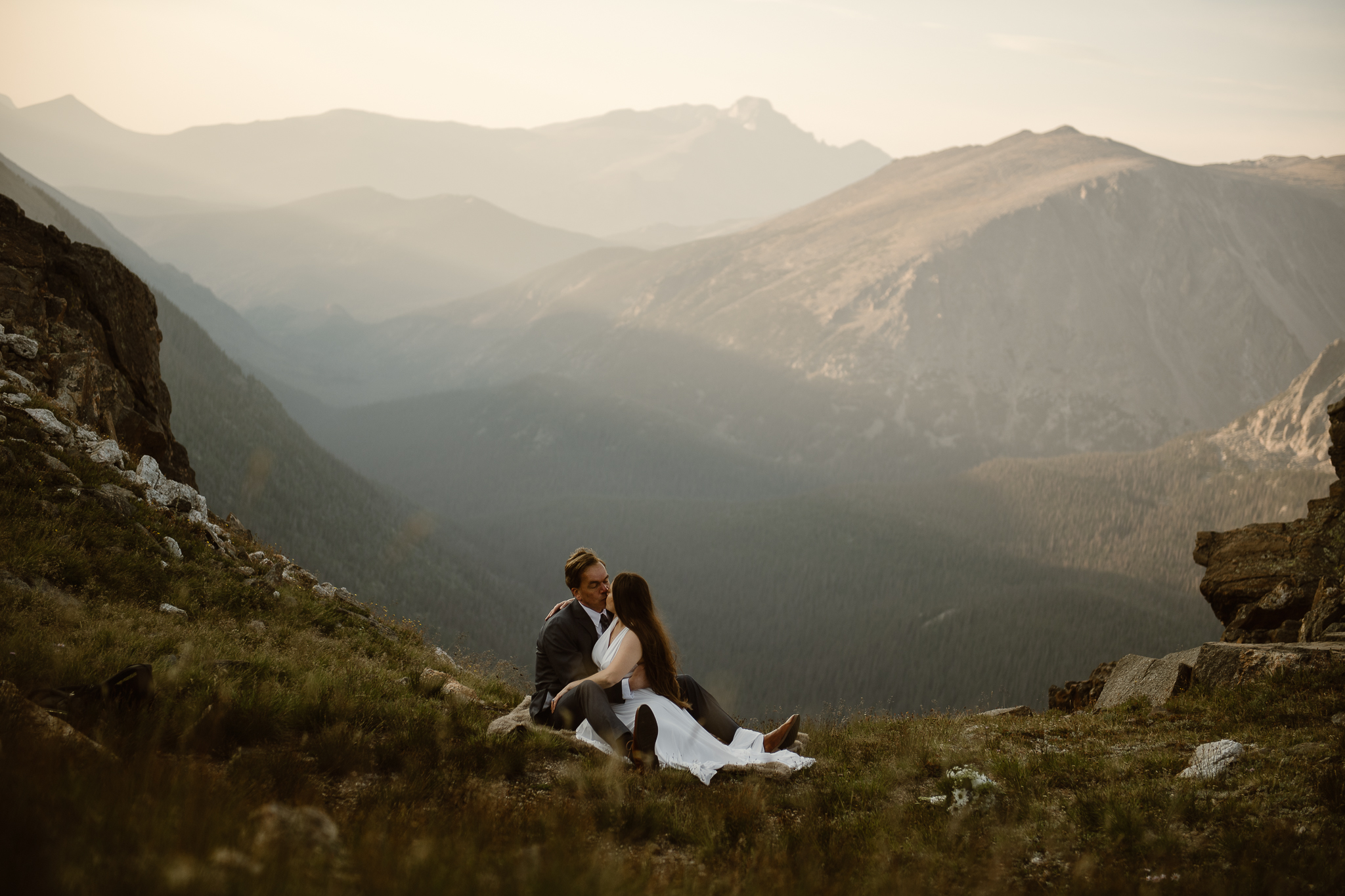 Justyna E. Butler | Colorado Elopement Photographer SPECIALIZING IN CINEMATIC ADVENTURE ELOPEMENTS, HIKING ELOPEMENTS & INTIMATE MOUNTAIN WEDDINGS IN THE ROCKY MOUNTAINS & WORLDWIDE TEL:+17202190912
