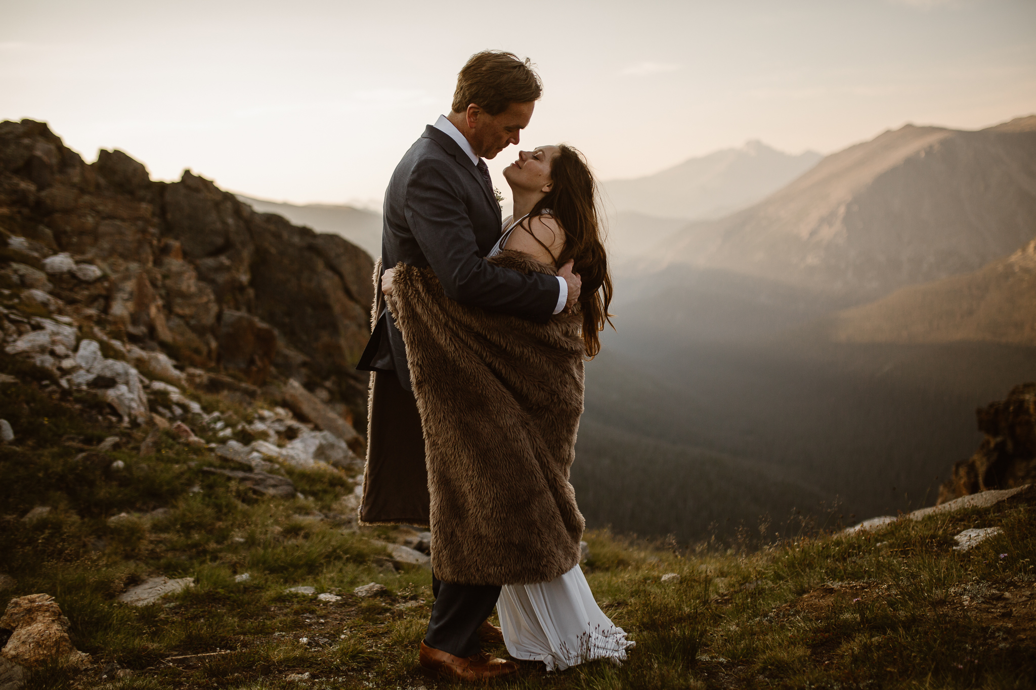 ustyna E. Butler | Colorado Elopement Photographer SPECIALIZING IN CINEMATIC ADVENTURE ELOPEMENTS, HIKING ELOPEMENTS & INTIMATE MOUNTAIN WEDDINGS IN THE ROCKY MOUNTAINS & WORLDWIDE TEL:+17202190912