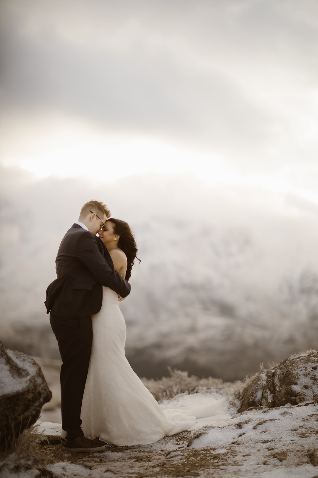 Romantic couple overlooking the Elk Mountains in Aspen